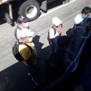 Normalistas de Huehuetán bajan a pasajeros y secuestran camiones para viajar a Tuxtla Gutiérrez 