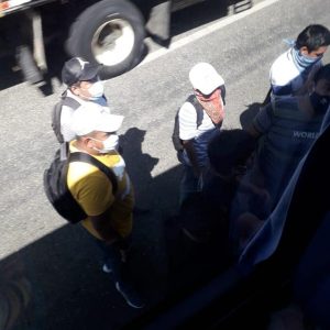 Normalistas de Huehuetán bajan a pasajeros y secuestran camiones para viajar a Tuxtla Gutiérrez 