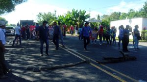 Bloqueo carretero en la frontera con Guatemala para evitar reinstalación de supervisora escolar  