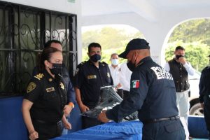 Encabeza titular de SSyPC entrega de uniformes a policías estatales en Ocosingo