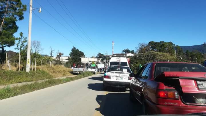 Habitantes de dos comunidades de Jitotol amenazan con bloquear carretera federal