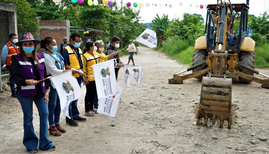 Pavimentación de camino beneficiará a cinco colonias del sur oriente de Tapachula