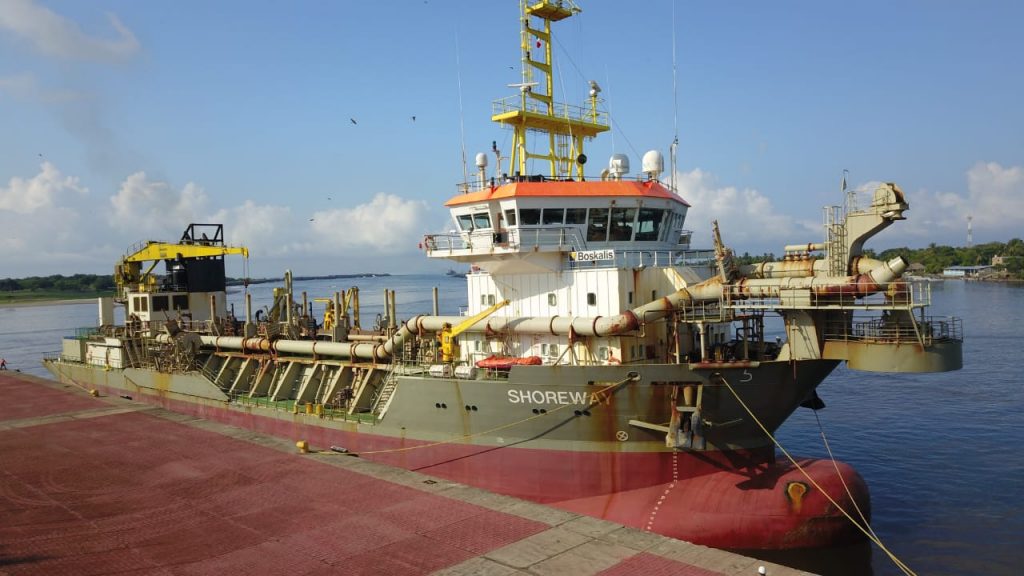 Realizan dragado de mantenimiento para conservar condiciones de navegación en Puerto Chiapas 