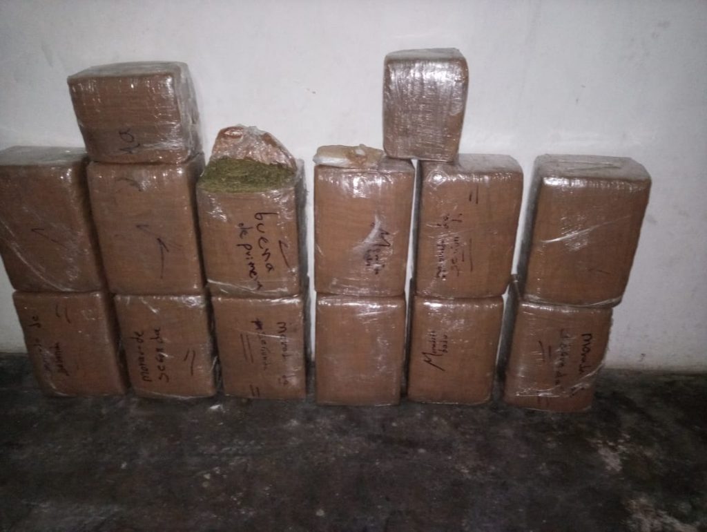 SSyPC asegura cargamento de supuesta droga en Villa Comaltitlán