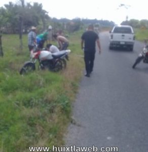 En Huixtla a la orden del día Grave joven motociclista al derrapar en zona cañera