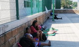 Familias de pacientes piden instalar galeras afuera del Hospital Regional de Tapachula