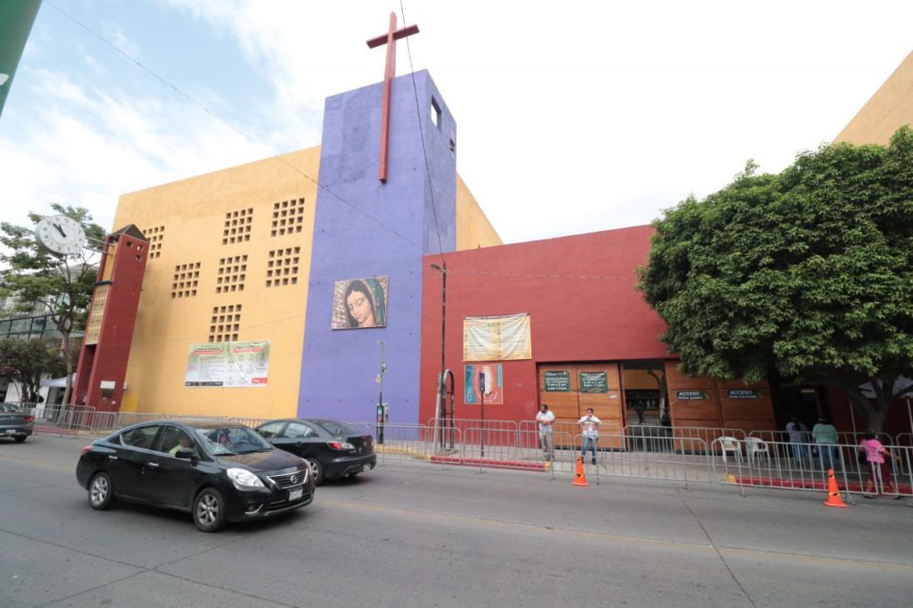 Instalan filtros sanitarios en la parroquia de Guadalupe