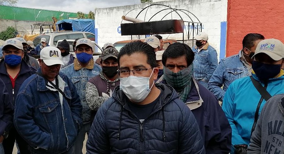 Protestan trabajadores de agua potable de SCLC, están en Asamblea permanente