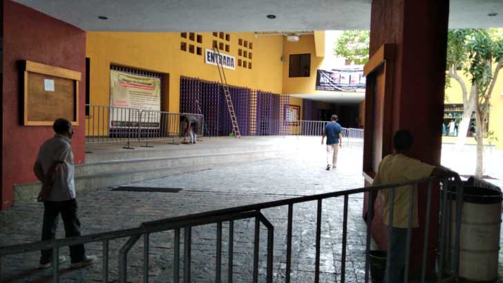 Resguardan con vallas la Iglesia de la Virgen de Guadalupe en Tuxtla