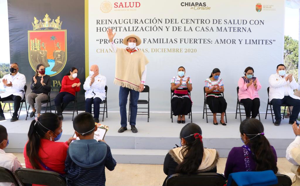 Rutilio Escandón reinaugura el Centro de Salud con Hospitalización y la Casa Materna de Chanal