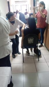Aplican en Tapachula primeras vacunas anti Covid a personal médico de primera línea