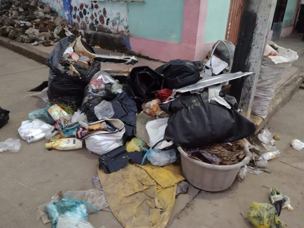 Falta de recolección de basura en Cacahoatán inunda las calles de desechos 