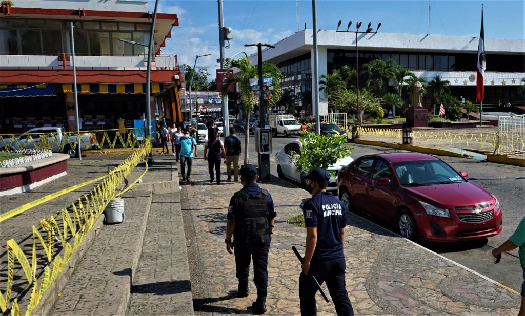Para evitar aglomeraciones se acordonan parques del centro de Tapachula