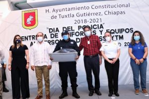 Reconocen logros en seguridad durante entrega de uniformes y equipamiento a policías municipales de Tuxtla Gutiérrez