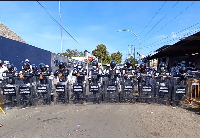Refuerza GN vigilancia de oficinas de regulación del INM ante conatos de protesta de migrantes 