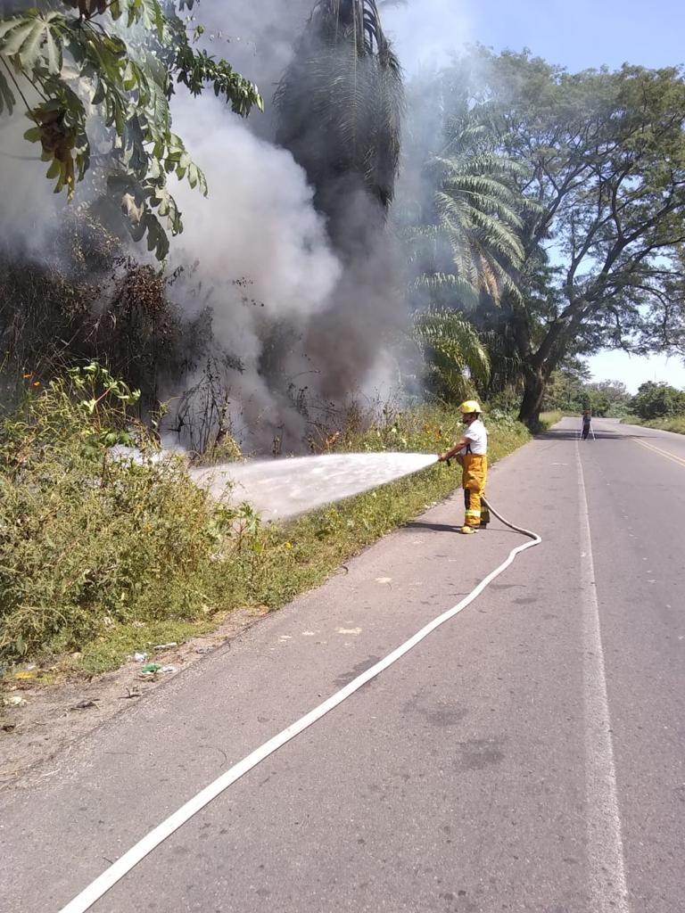Elementos de PC Municipal de Tapachula sofocan incendios en diversos puntos de la ciudad