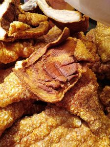 Venden chicharrones de mala calidad en Simojovel