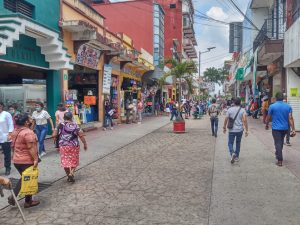 Baja afluencia turística de guatemaltecos causa incertidumbre en comerciantes de Tapachula 
