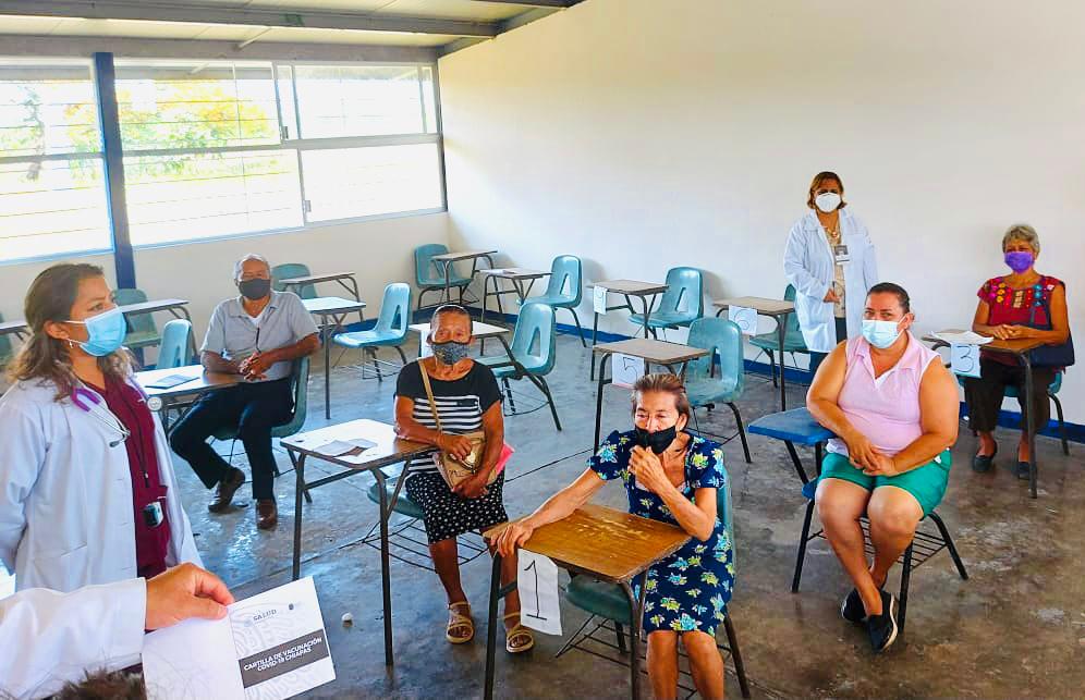 Crece cobertura de vacunación a adultos mayores en región Soconusco