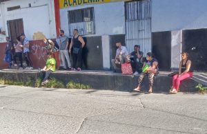 Detectan a migrantes con documentos y sellos falsos de Acnur, polleros ofrecen paso libre por México 