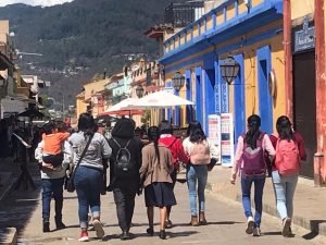 En México más de un millón de niñas y adolescentes abandonó la escuela