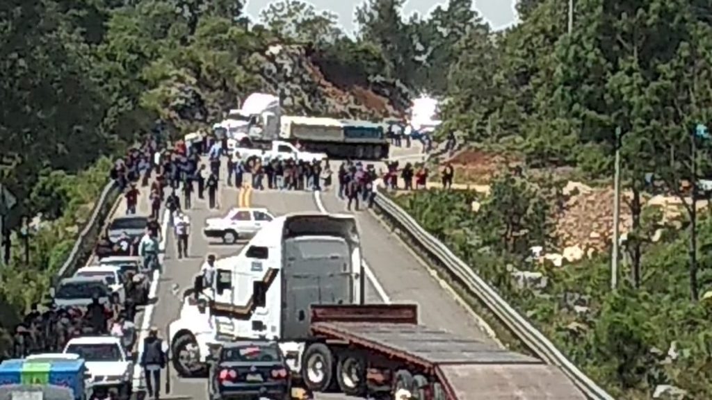 Piden a las autoridades intervengan y frenen tantos bloqueos carreteros