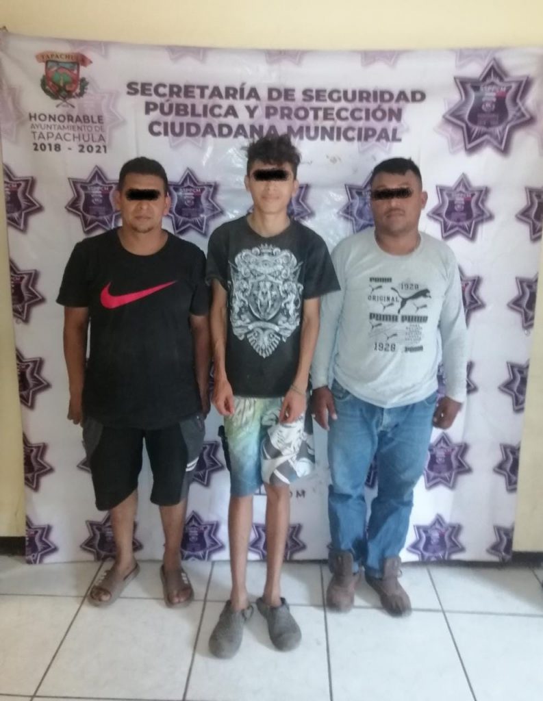 Policía de Tapachula detiene a 3 ladrones de motos