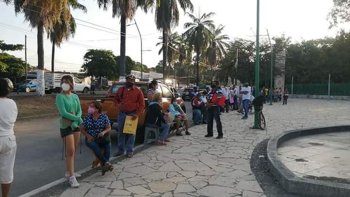 Por información falsa en Tapachula adultos mayores se quedaron a la espera de la vacuna anticovid  