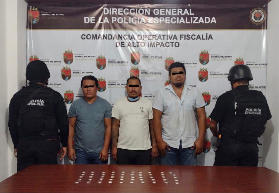 SSPM y Fiscalía de Alto Impacto detienen en Tuxtla a tres sujetos con droga y dinero