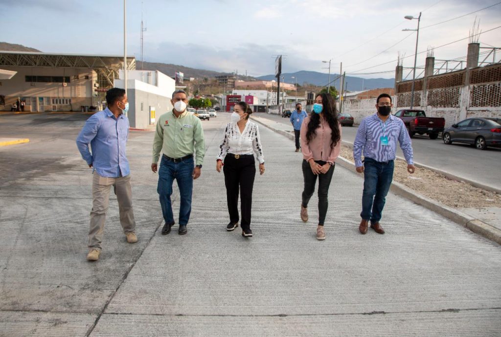 Supervisa Karla Burguete obra al poniente de la capital