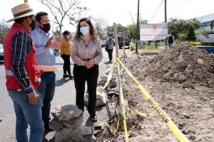 Supervisa presidenta municipal de Tuxtla, Karla Burguete Torrestiana, obras en Las Palmas