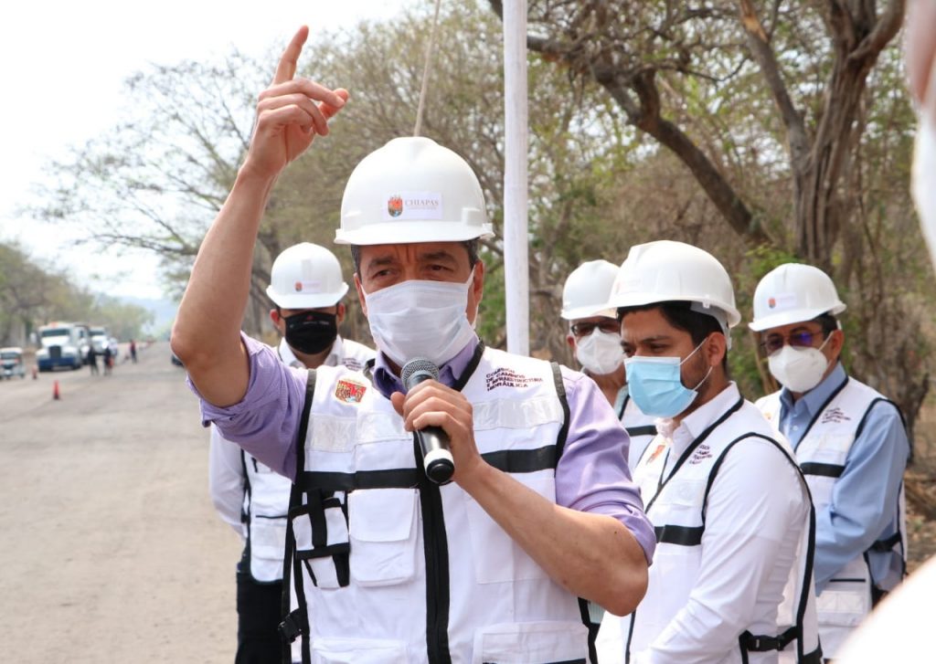 Supervisan trabajos de ampliación en la carretera de La Angostura-San Francisco Pujiltic