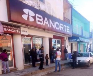 Asaltan a cuentahabiente en las afueras de BANORTE en Bochil