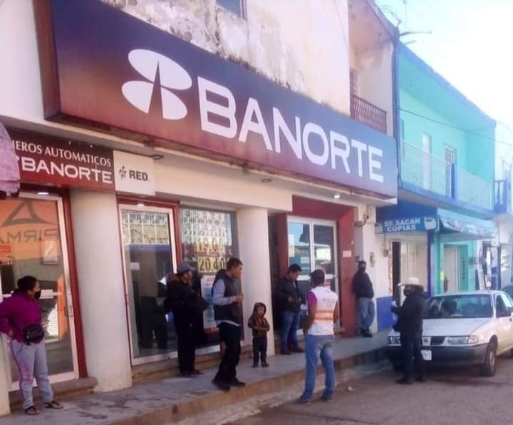 Asaltan a cuentahabiente en las afueras de BANORTE en Bochil