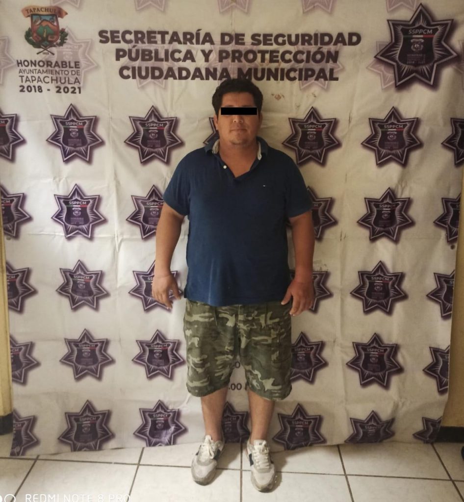 Policías Municipales detienen a sujeto por violencia familiar en Tapachula