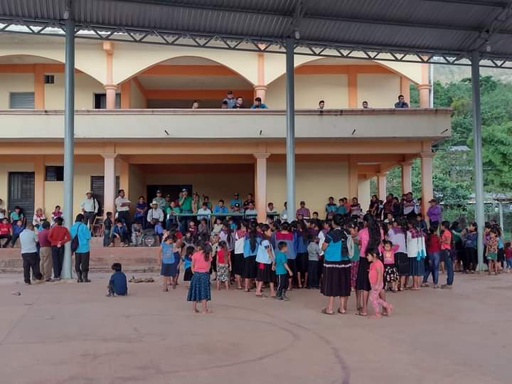 Ex milicianos zapatistas coaccionan el voto para MORENA en la comunidad Chavajebal del Bosque