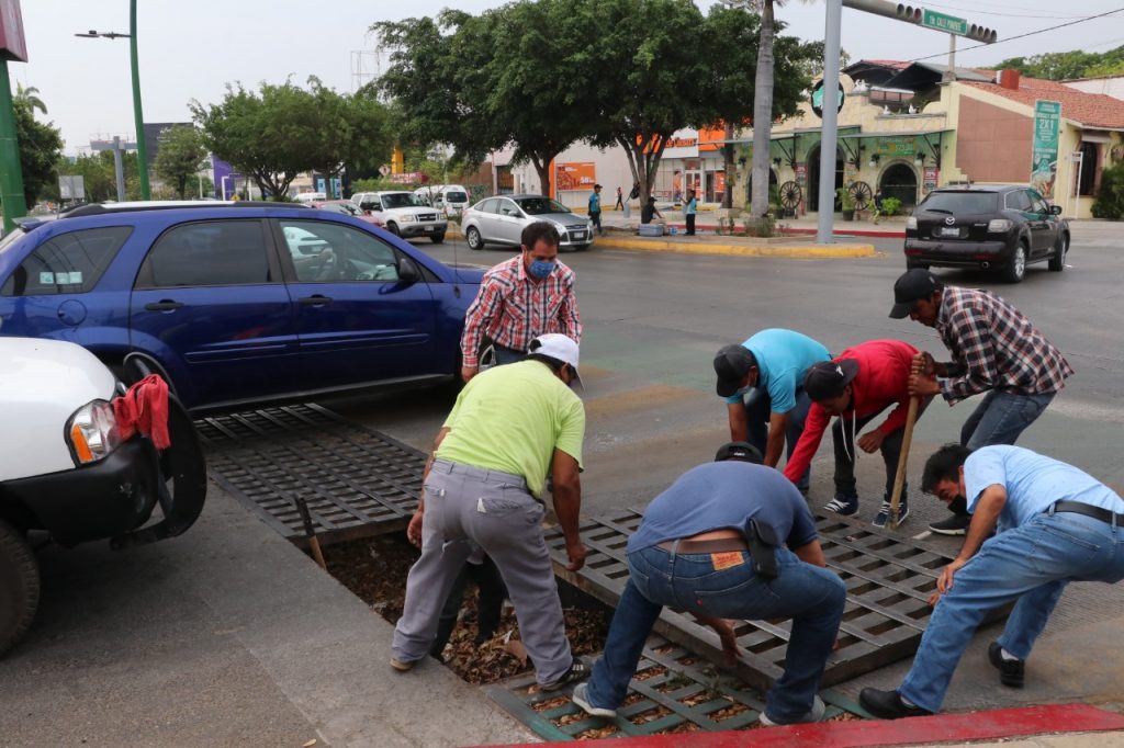 Inicia limpieza de alcantarillas y coladeras en Tuxtla previo a las lluvias