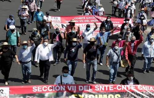 Maestros de la CNTE marchan en Chiapas; piden reinstalar mesas de diálogo con AMLO
