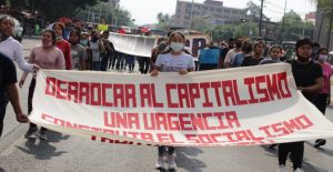 Marchan en el Zócalo de CDMX para exigir liberación de 95 normalistas de Chiapas