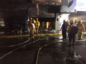 PC de Tapachula y Bomberos sofocan incendio en negocio del centro