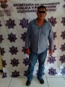 Policía Municipales lo agarraron golpeando a persona mayor