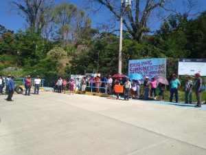Por incumplimiento de alcaldesa de Amatán bloquean carretera aTapijulapa 