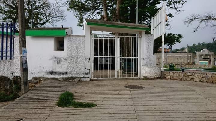 Sin servicios médicos en hospital del Bosque porque andan en campaña