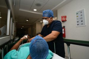 Cirujano del IMSS Chiapas regresa a combatir la pandemia, después de ser atendido por Covid-19