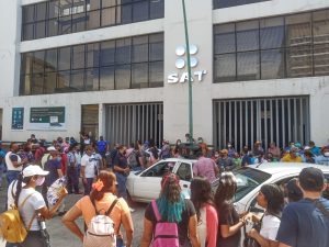 En segundo día de jornada de lucha maestros toman oficinas del SAT en Tapachula 