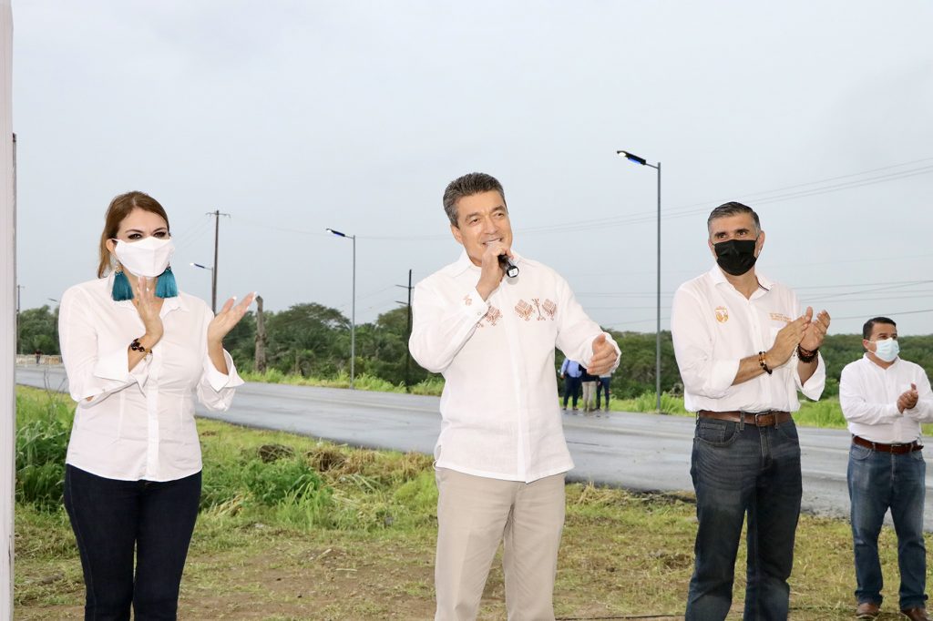 en-tapachula,-rutilio-escandón-inaugura-sistema-de-alumbrado-público-en-libramiento-sur