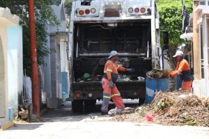 Mantienen acciones de prevención y mantenimiento en panteones municipales de Tuxtla