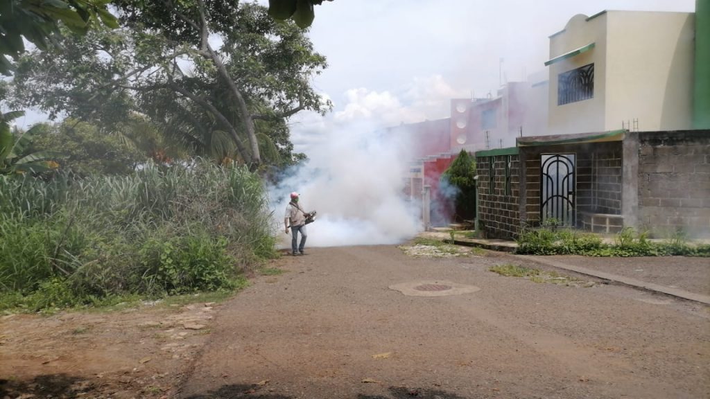 Para prevenir el dengue, zika y chikungunya, se realizan nebulizaciones en Tapachula