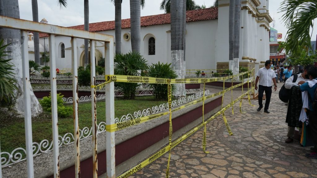 Se acordonan parques del centro de Tapachula para evitar contagios de covid-19