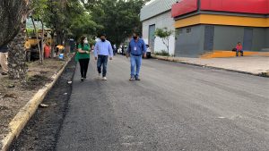 Supervisa Karla Burguete avances de obra vial en Las Torres Tuxtla